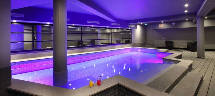 Piscine intérieure hotel à Chambery