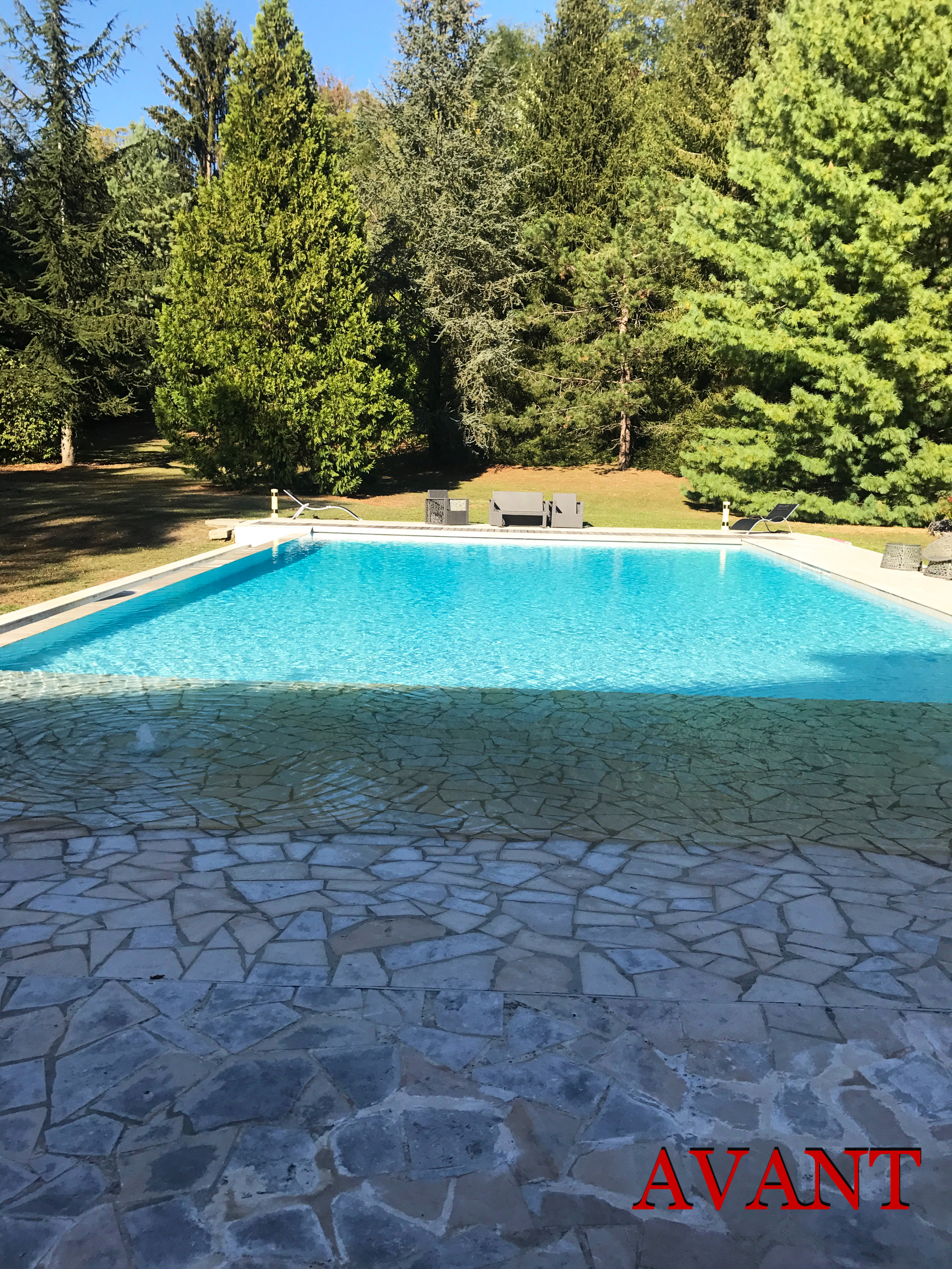 Grande piscine à débordement.-8